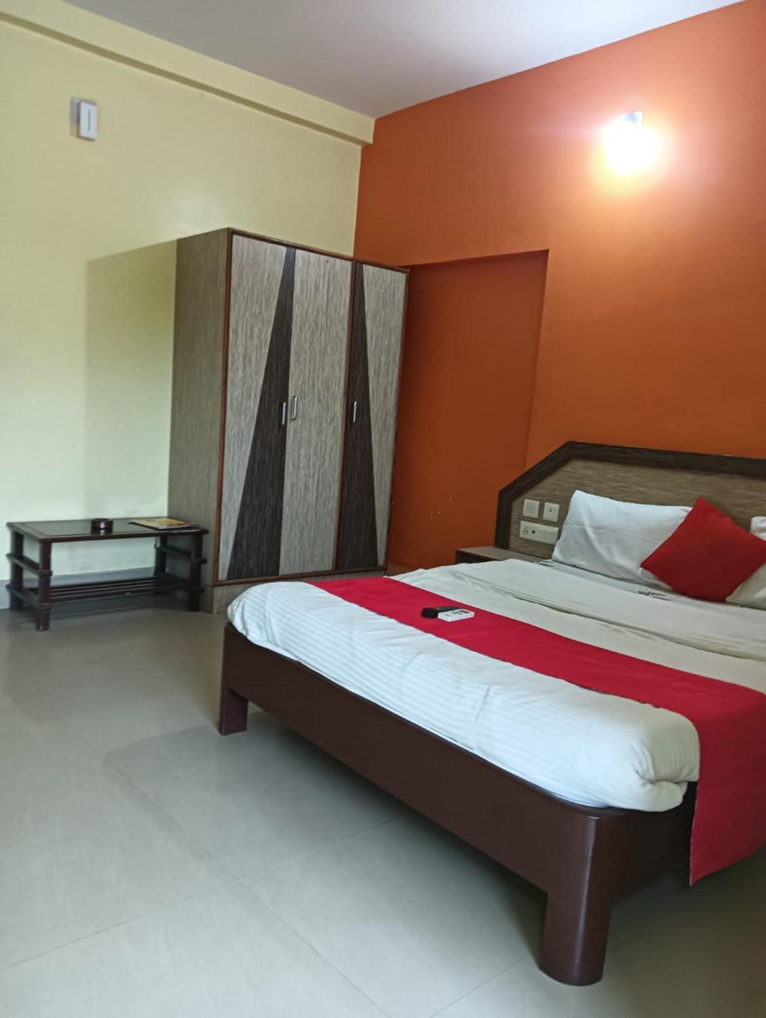 Hotel D2 Holiday Inn -Near Niladri Sea Beach - Puri - Official Verified Экстерьер фото