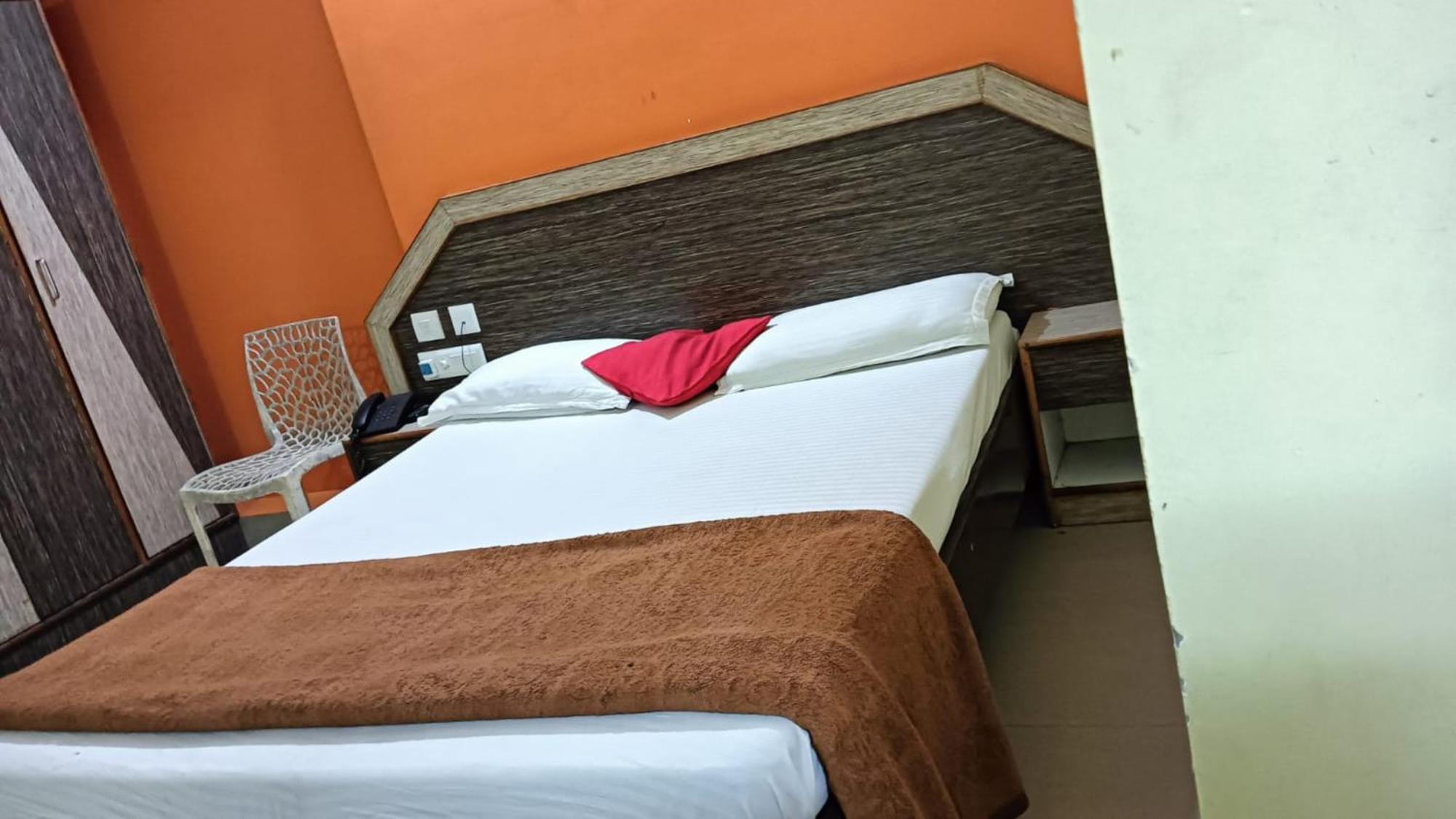 Hotel D2 Holiday Inn -Near Niladri Sea Beach - Puri - Official Verified Экстерьер фото