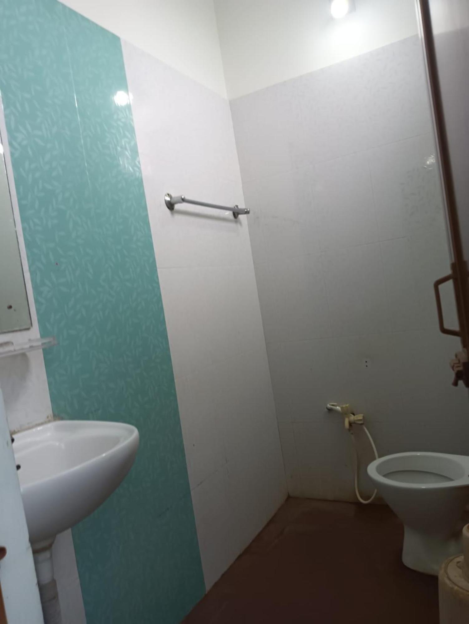 Hotel D2 Holiday Inn -Near Niladri Sea Beach - Puri - Official Verified Экстерьер фото