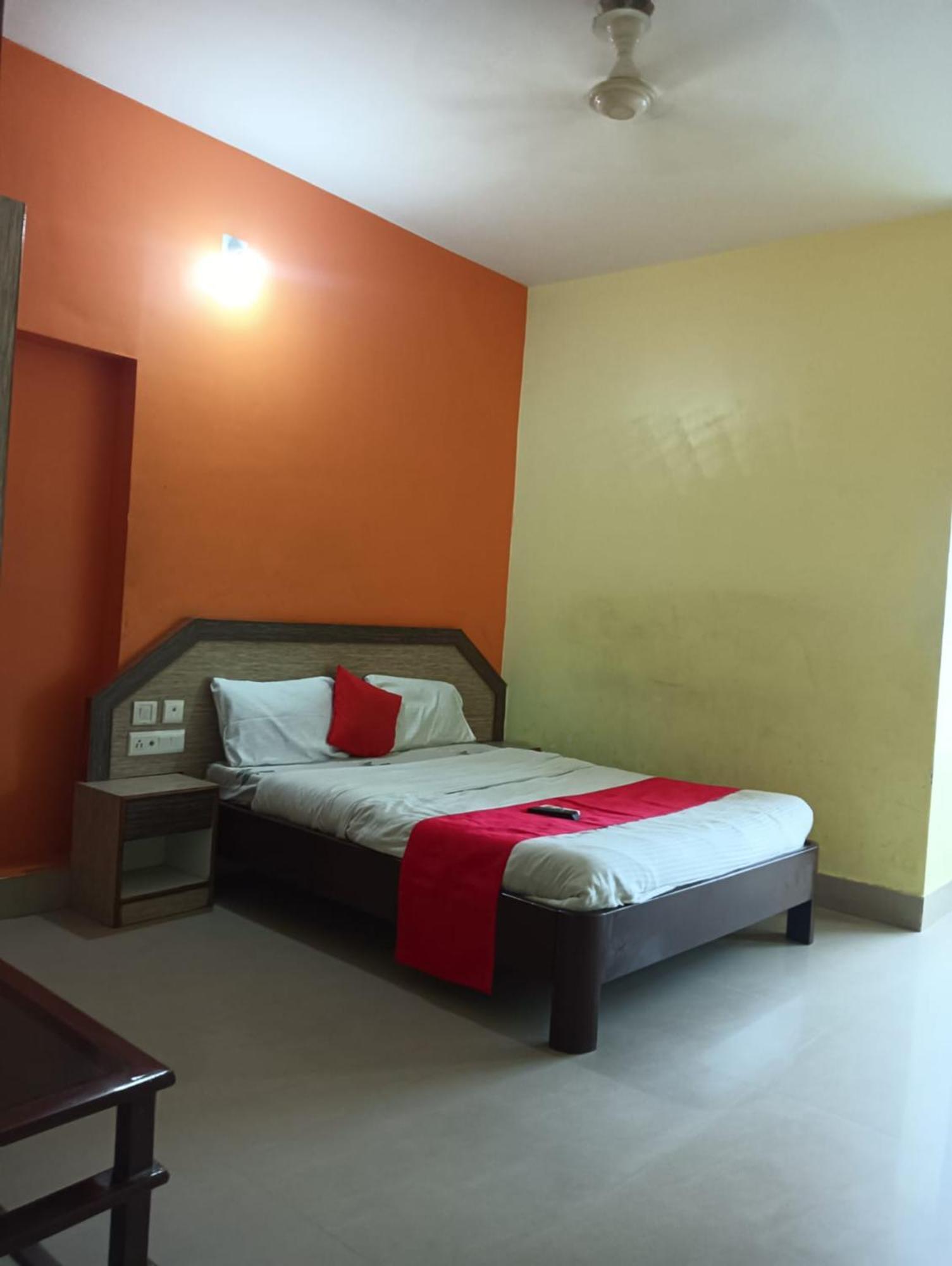 Hotel D2 Holiday Inn -Near Niladri Sea Beach - Puri - Official Verified Экстерьер фото